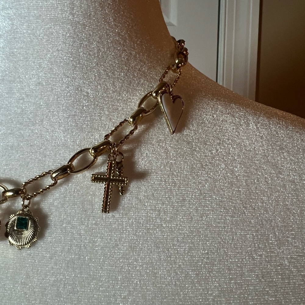 Fashion Jewelry Chunky Charm Necklace Gold 18" - Picture 3 of 3